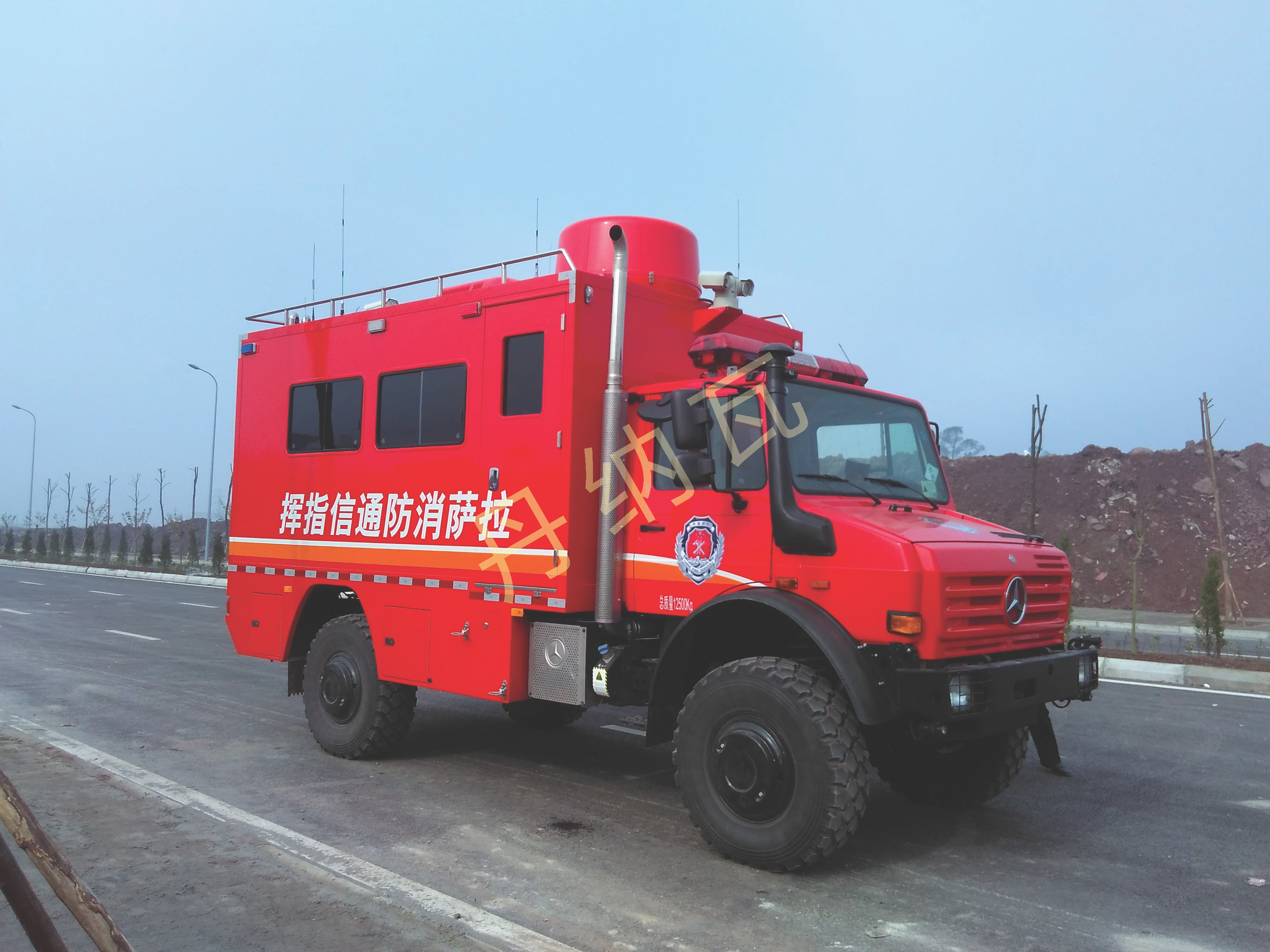 奔驰乌尼莫克U5000通信指挥车