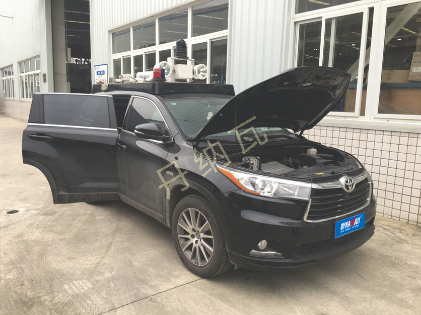 丰田汉兰达通信车